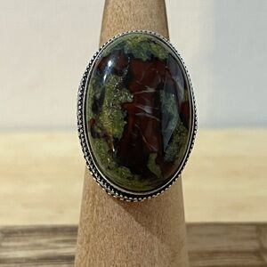 925 STAMPED STERLING SILVER OVERLAY DRAGON BLOOD GEMSTONE STATEMENT RING SIZE 7